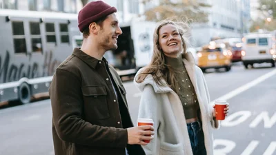 Як уникнути незручного мовчання на першому побаченні