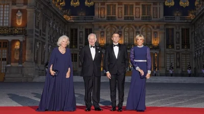 Урочистий прийом Чарльза III в Макронів - це ностальгія за королівською розкішшю