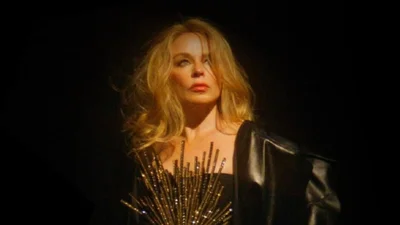 Кайли Миноуг надела роскошное платье FROLOV для обложки нового альбома Tension