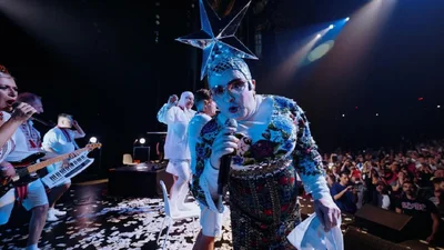 Прапор з автографом Вєрки Сердючки продали за 5 тисяч доларів