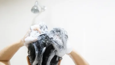 Как правильно пользоваться кондиционером для волос, чтобы не утяжелять пряди