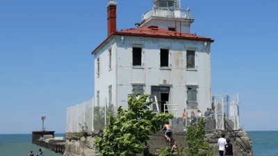 Американка купила маяк та витратила на його реконструкцію 300 тисяч доларів