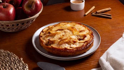 Как испечь вкусный яблочный пирог без сахара: получится сладко и полезно
