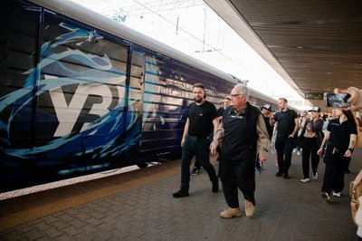 Укрзализныця создала первый в мире автономный поезд-кухню - фото 576138