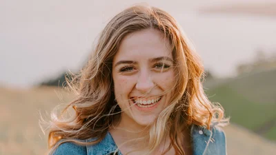 Ученые назвали возраст, когда люди наиболее довольны жизнью