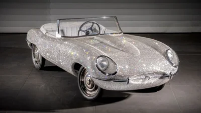 Гламурна мрія: Jaguar, вкритий кристалами Сваровські, продають за 18 тисяч доларів