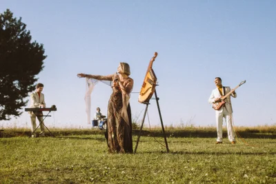 Певица KRUTЬ выпустила современную версию народной песни 'Ой пряду пряду' - фото 576729