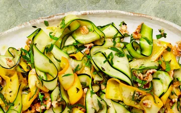 Рецепт вкуснейшего осеннего салата: ты не поверишь, что можно сделать из обычных цукини