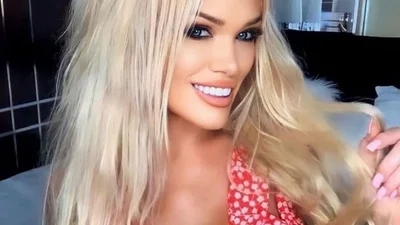 Самая горячая бабушка мира: 53-летняя женщина выглядит на 19 лет – вот секрет