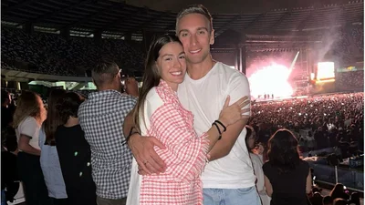 Иракли Макацария показал романтическое фото с молодой женой, где "пожирает" ее взглядом