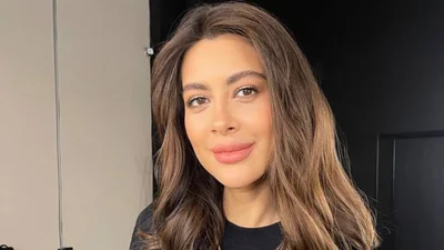 Усе тане на очах: Раміна Есхакзай показала осину талію в білизні