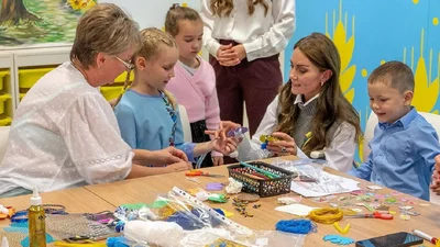 Кейт Міддлтон намалювала для українців картину з соняхами