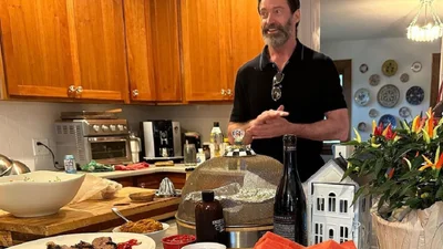 Г'ю Джекман вже відійшов від розлучення: тусив на парубоцькій вечірці