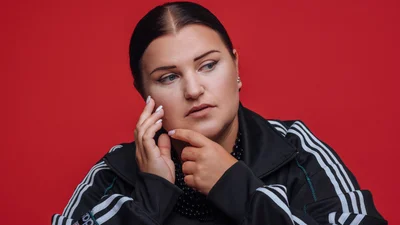 "В темноті": alyona alyona випустила нову пісню про дитячі спогади