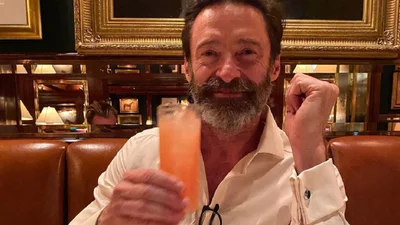 Хью Джекман показал, как выглядел в молодости – ты не узнаешь его на этом фото