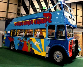 Яскравий автобус Пола Маккартні виставили на аукціон і планують отримати 300 тис. доларів