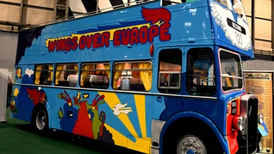 Яскравий автобус Пола Маккартні виставили на аукціон і планують отримати 300 тис. доларів