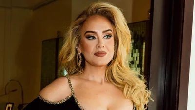 Адель похвасталась 10-каратным бриллиантовым кольцом на фоне слухов о свадьбе