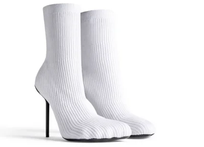 Balenciaga продає чоботи за 1590 доларів — це буквально шкарпетки на підборах - фото 579694