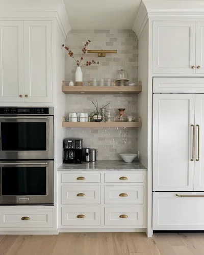 Правда ли, что белые кухни больше не в тренде: вот что говорят дизайнеры интерьеров - фото 579712