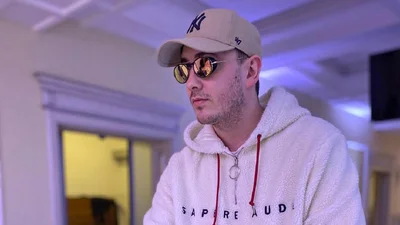 Певец Иван Нави впервые показал жену