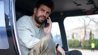 Прокляття Шакіри спрацювало: Піке слухав голосове та впав у двометрову яму – відео