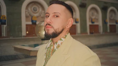 MONATIK выпустил клип "Про чарівну", снятый в помещении одесской Укрпочты