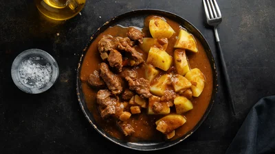 Що подати рідним на вечерю: рецепт класичного гуляшу з яловичини