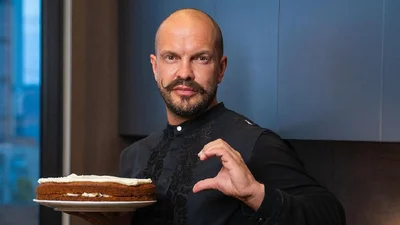 Пряный тыквенный пирог с нежным кремом – сезонный рецепт от Владимира Ярославского