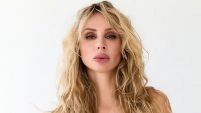 LOBODA випустила кліп "Київ-Ніцца", у якому знялася в образі нареченої-втікачки