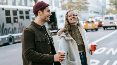 Мова тіла: як зрозуміти, що ти подобаєшся хлопцю, без зайвих слів