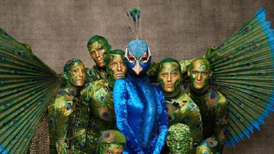 Королева Хэллоуина Хайди Клум превратилась в роскошного павлина, и это надо видеть