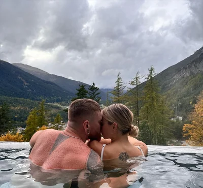 Александр Кривошапко опубликовал горячие фото с новой девушкой в бассейне - фото 581187