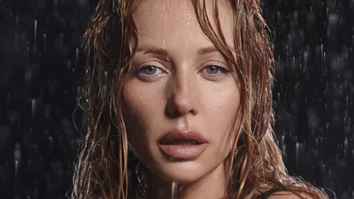"Мокра" Тіна Кароль випустила еротичний кліп на романтичну пісню "Не святі"