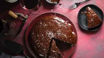 Ідеальне поєднання смаків: шоколадно-винний пиріг, перед яким важко встояти