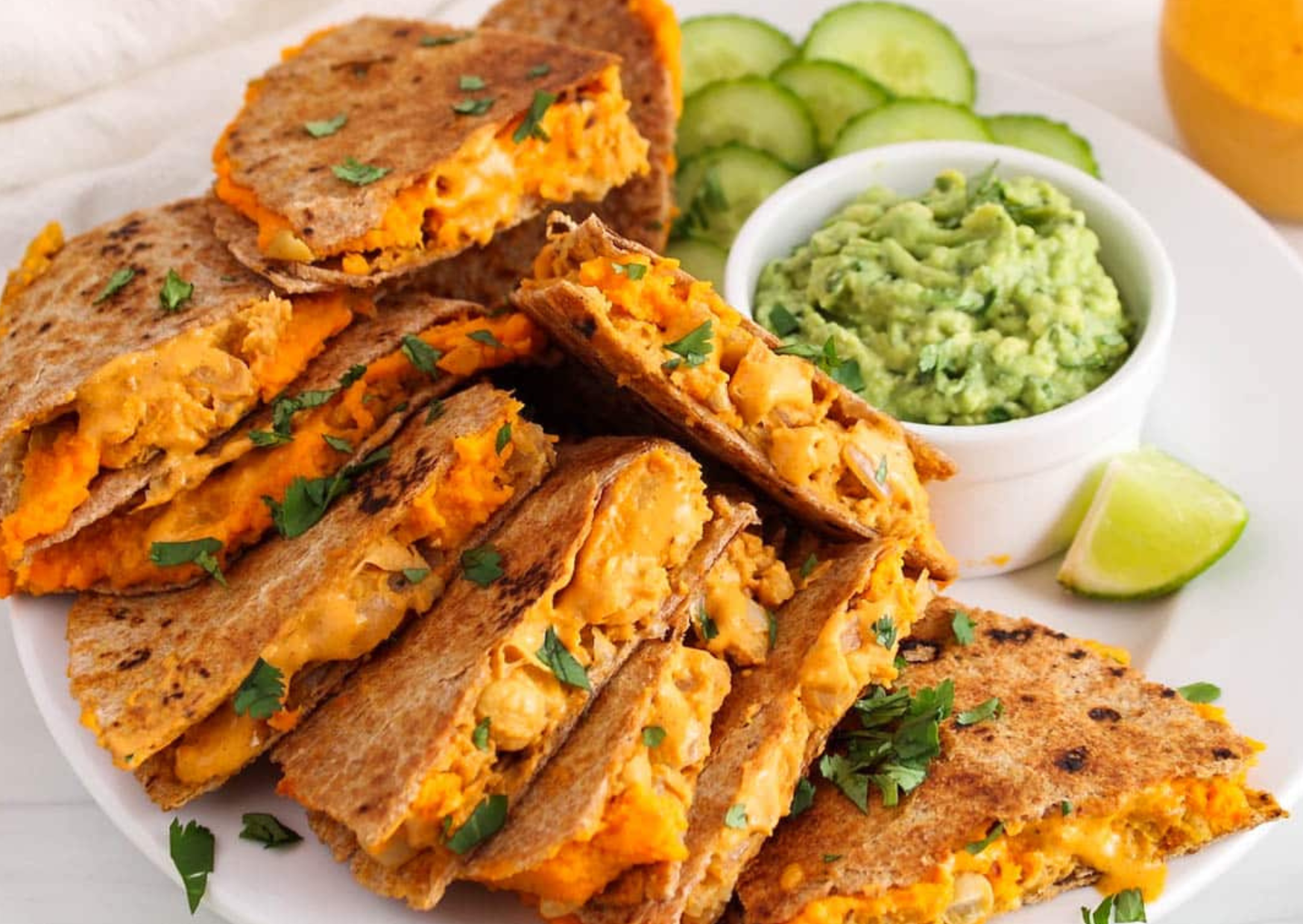 3 вкусных и сытных перекуса на работу, для которых не нужно мясо - фото 581771