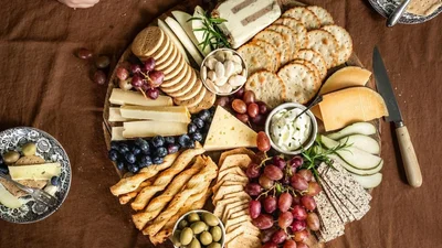 Як зібрати ідеальну сирну тарілку: прості поради та секрети