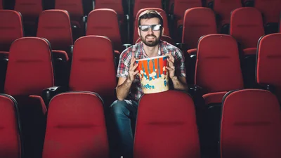 Мандрівки в часі у "Титаніку" та хто запустив День бабака: найцікавіші теорії про фільми