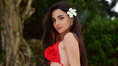 Мокра Анна Трінчер у крихітному бікіні - відео, яке позбавить тебе сну