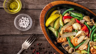 Ароматные и сочные овощи в духовке: эти 4 лайфхака сделают овощи звездами стола