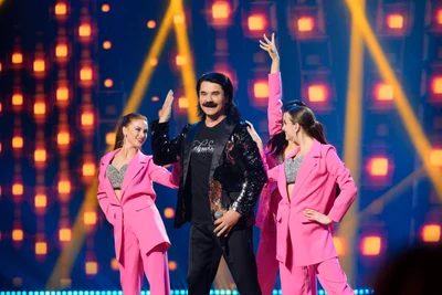 Звездный блиц: Павел Зибров о своей знаковой песне и сплетнях в СМИ - фото 582852