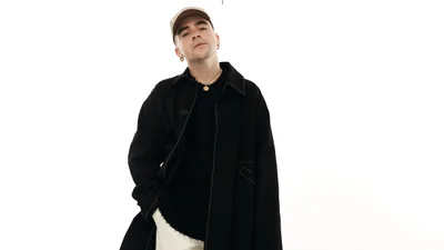 Wellboy выпустил песню о расставании "Обняв-припідняв"