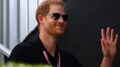 Принц Гаррі попросив подивитись друзів нові серії "Корони" до нього