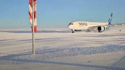 Вперше на Антарктиду приземлився Boeing 787 – дивись дивовижне відео