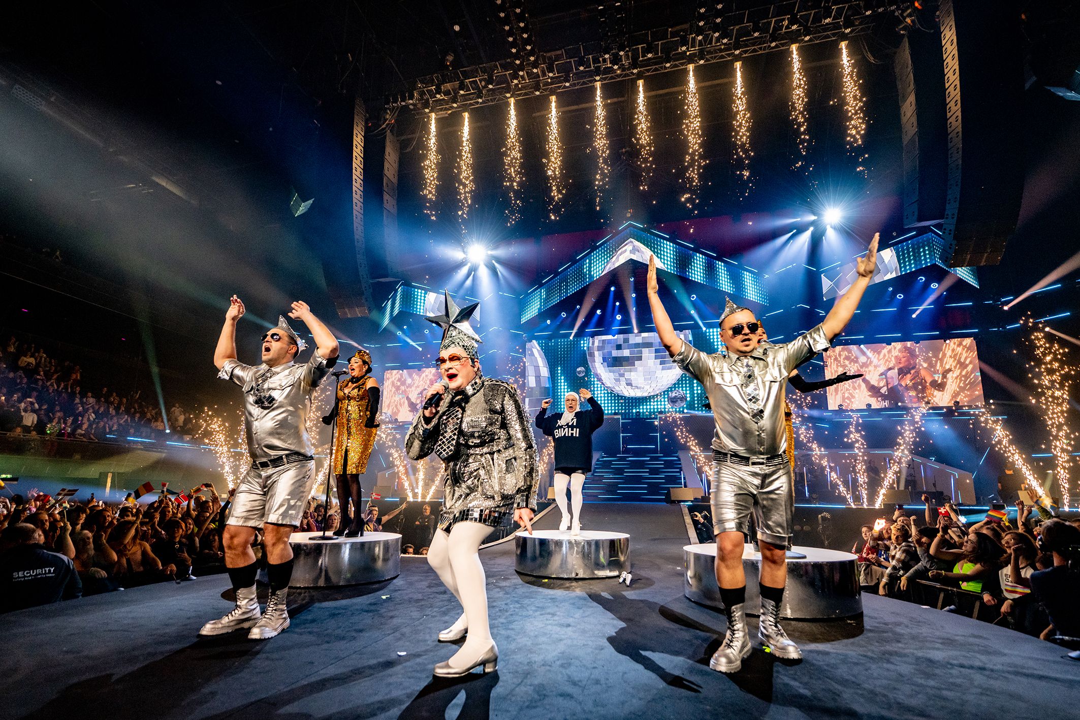 Официально 'russia GOODBYE': VERKA SERDUCHKA представила обновленный хит Евровидения - фото 583687