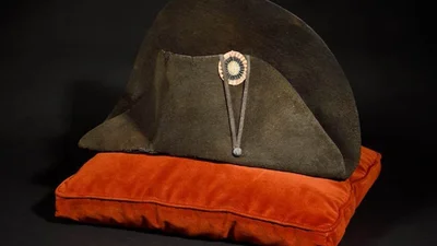 Шляпу Наполеона продали на аукционе почти за 2 млн евро
