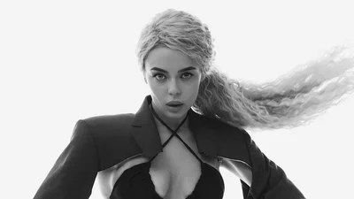 Новый фотосет Алины Гросу, в котором она в тесном бра - это концентрация сексуальности