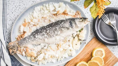 Окунь у солі — за цим методом вийде дуже смачна риба