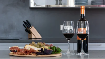 Никогда не храни вино на кухонном столе: вот почему