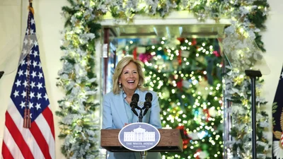 Сладкий сказочный дворец: как задекорировали Белый дом к Рождеству